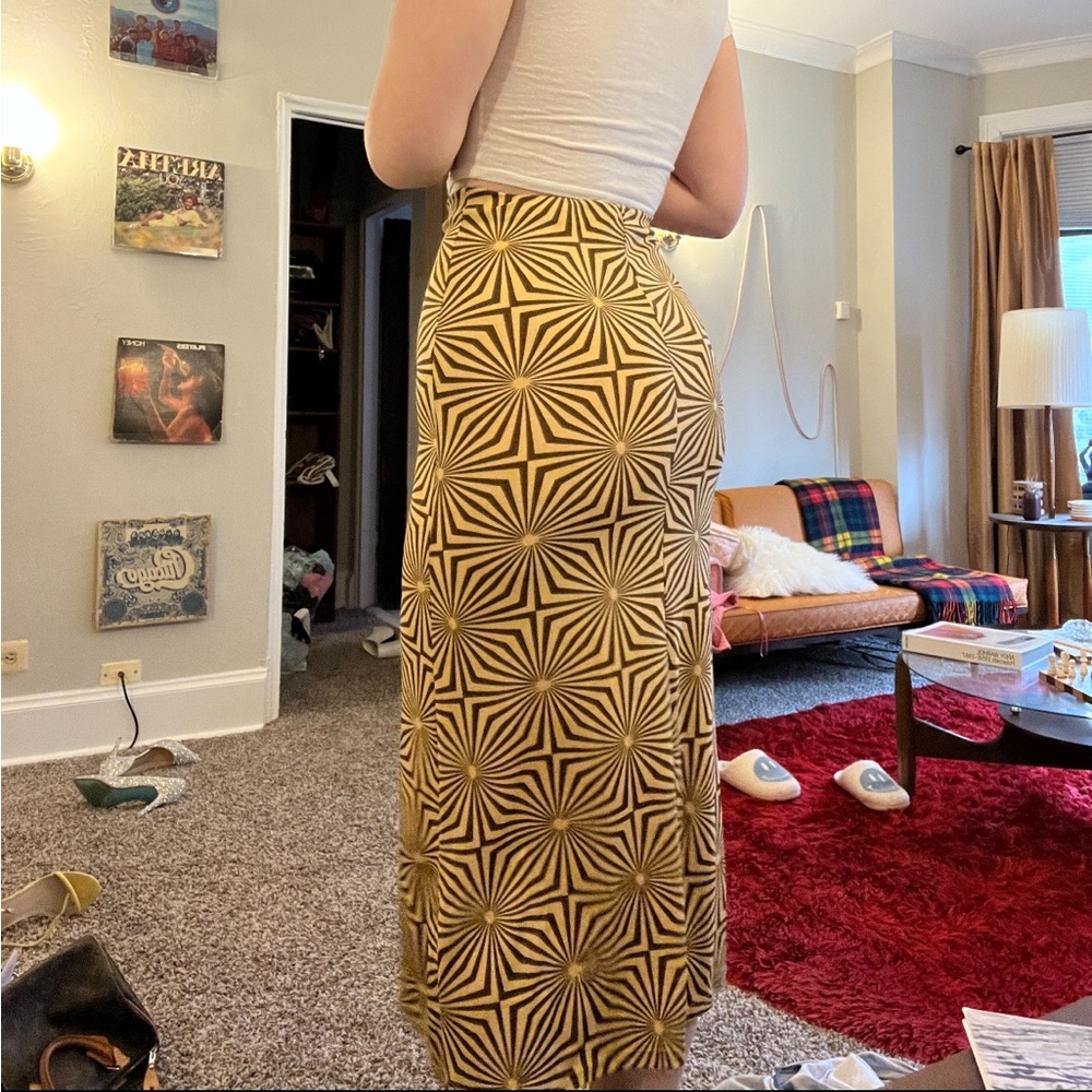 Vintage stretchy brown patterned midi skirt